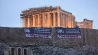  Banderoles géantes du KKE à l'Acropole contre l'accord de Prespa